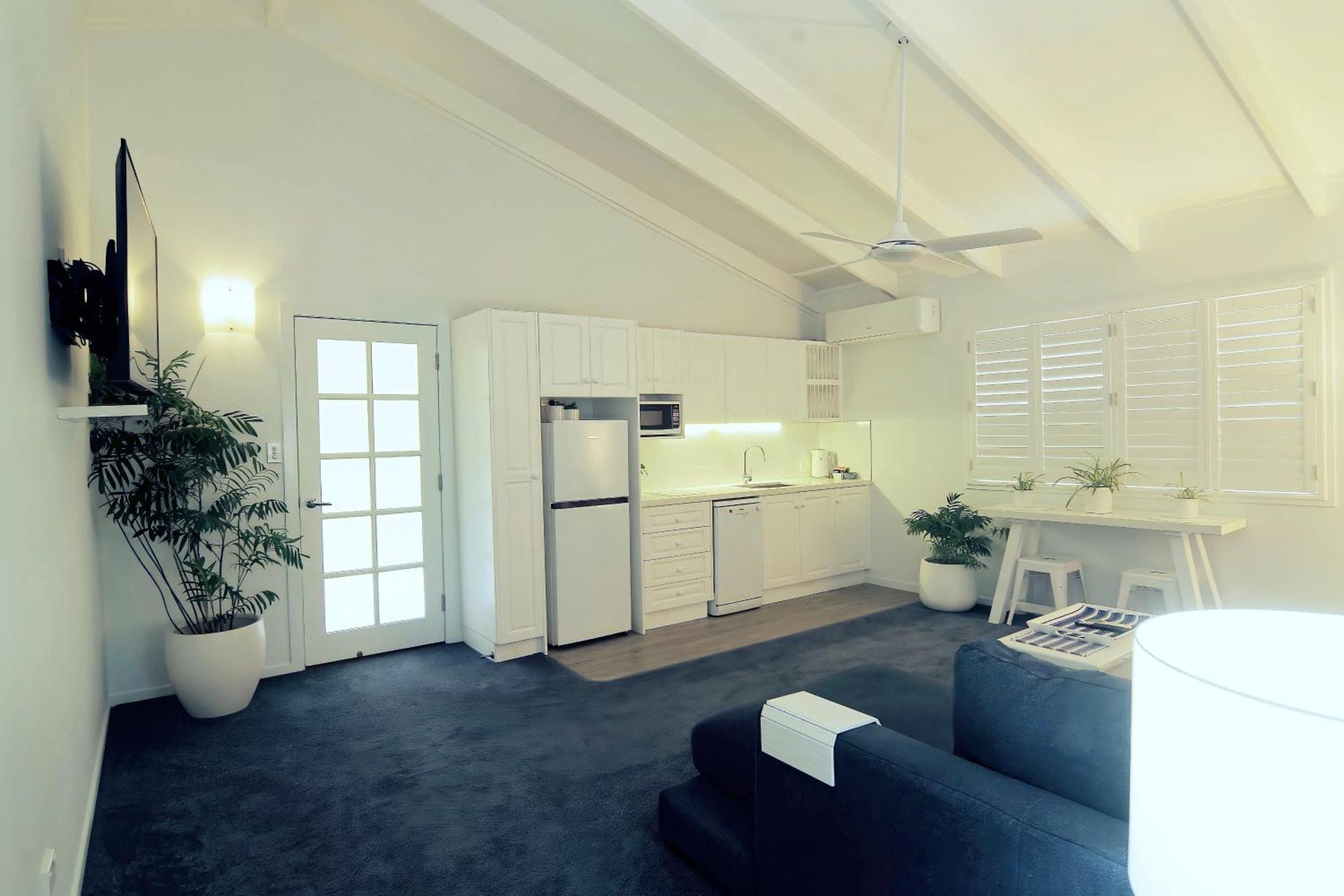 Debbie's Place Hotel 4*