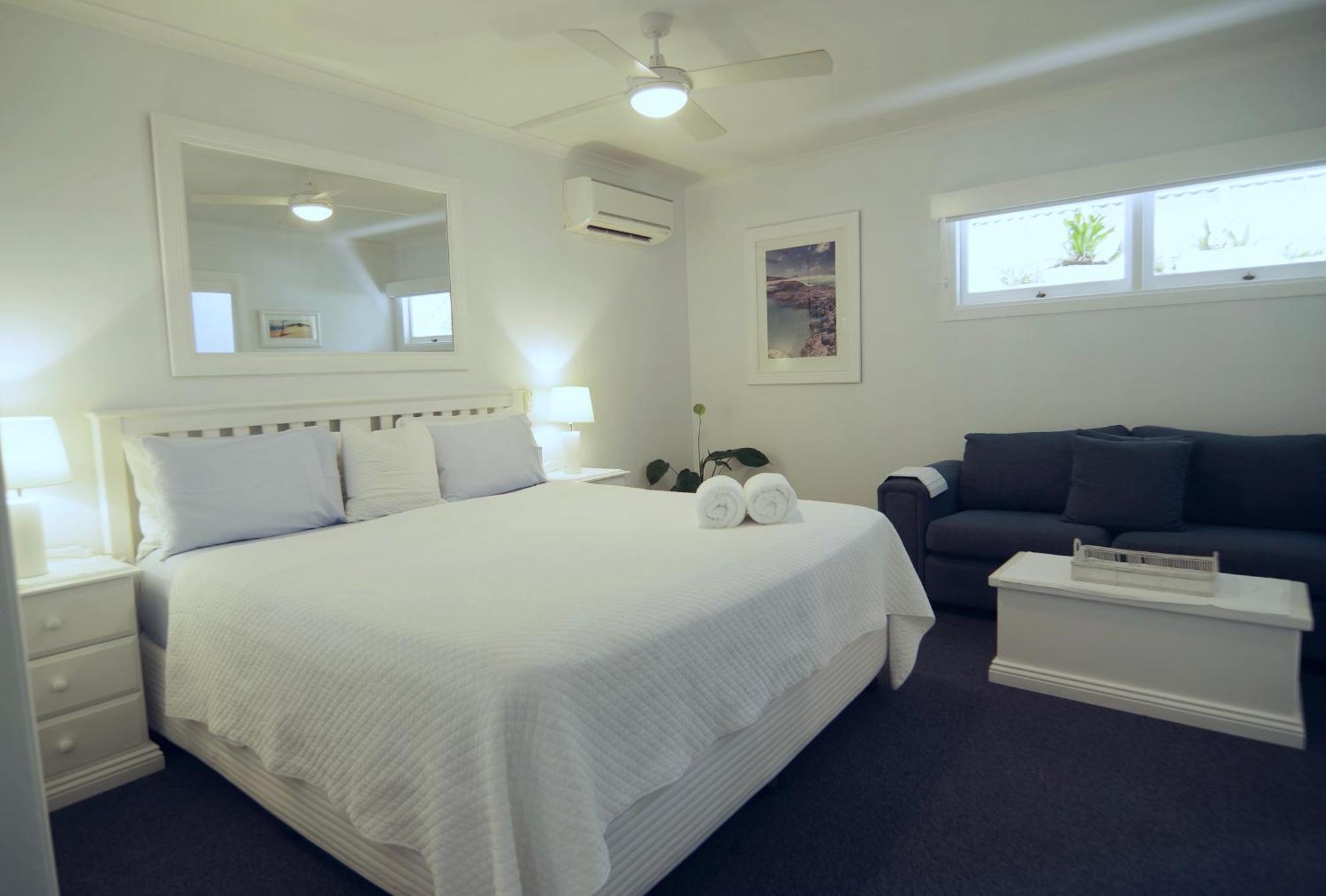 Debbie's Place 4*
