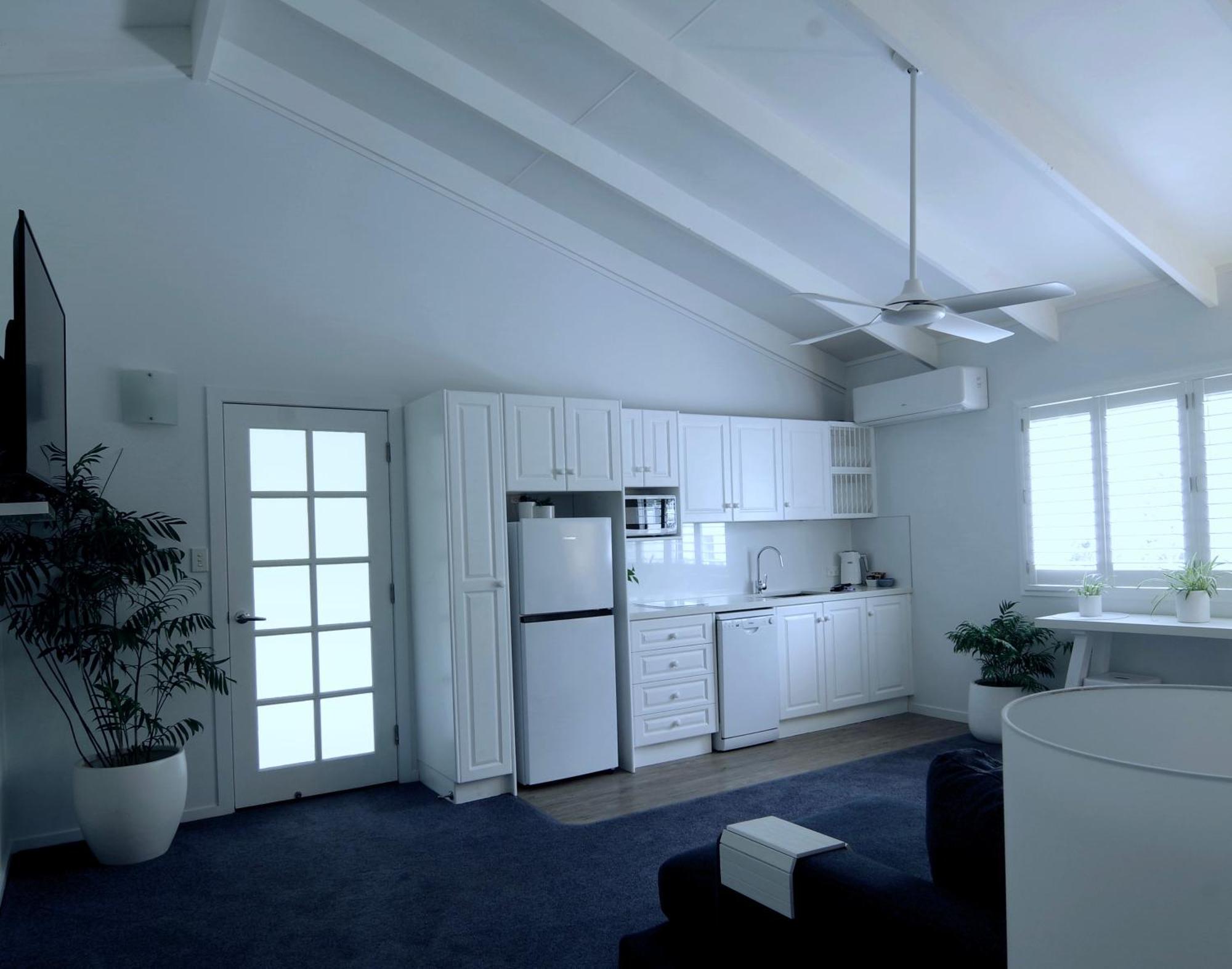 Debbie's Place 4*