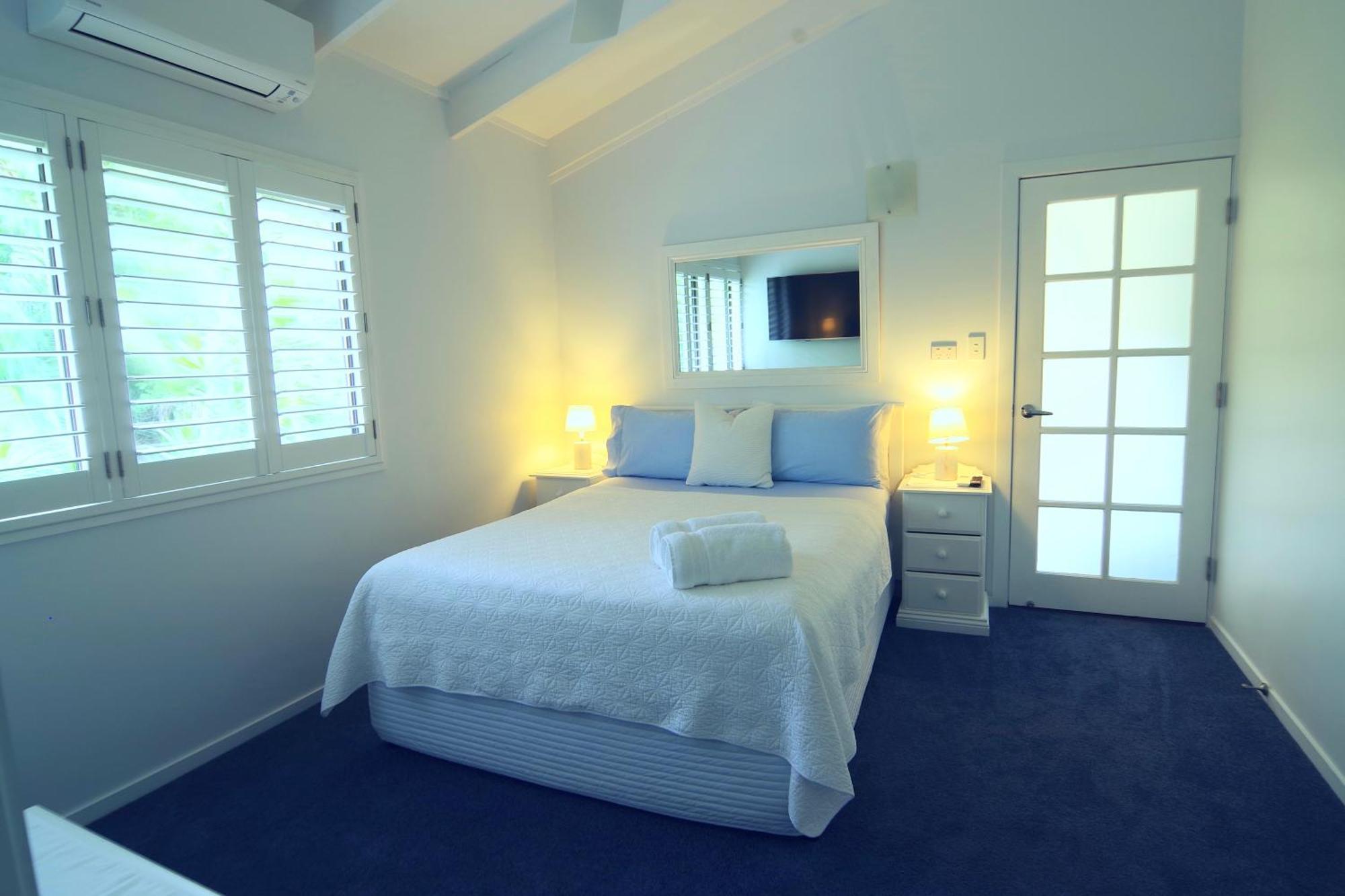 Debbie's Place 4*