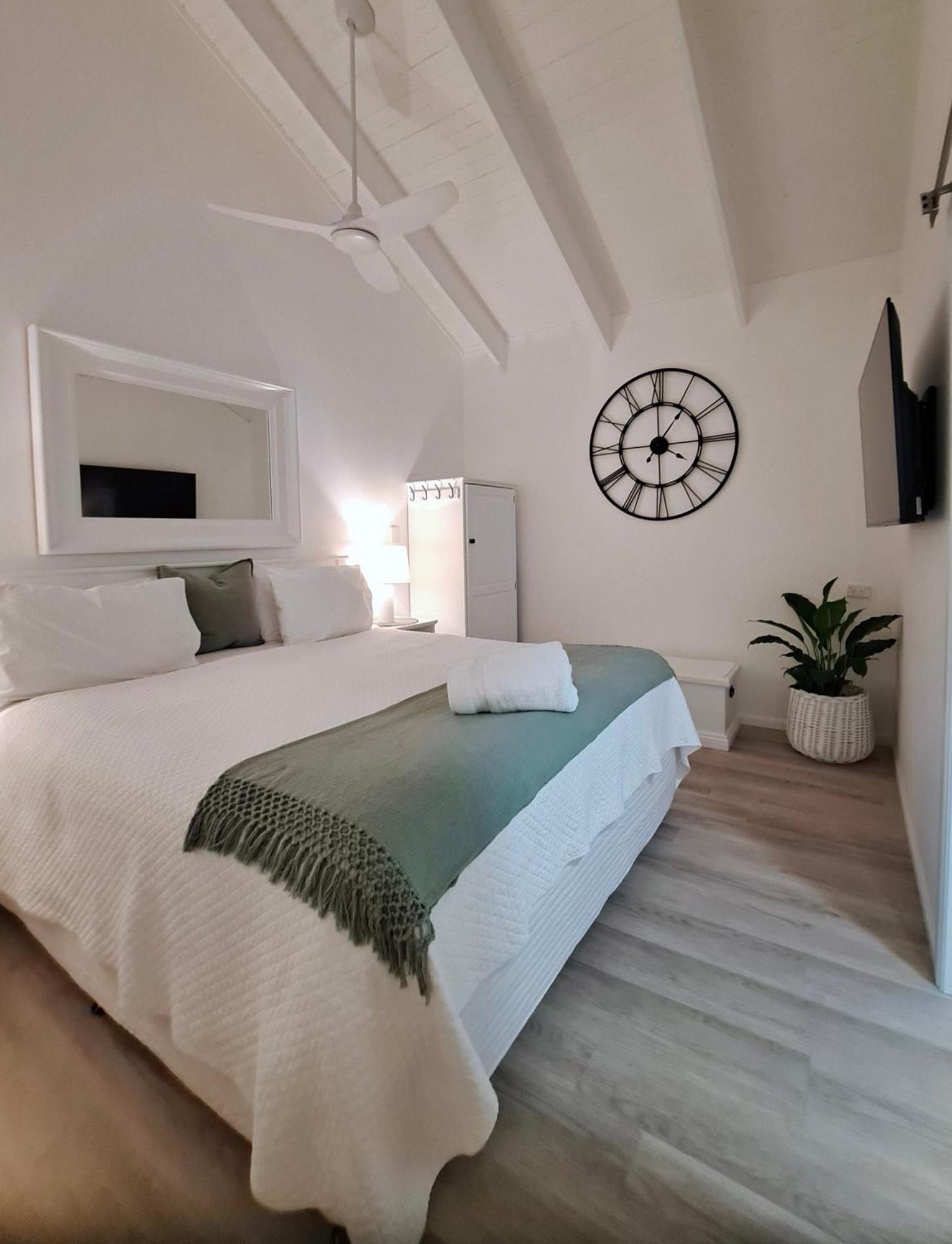 Debbie's Place Hotel 4*